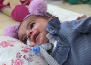 SMA'lı Elif bebeği taşıyan ambulans devrildi