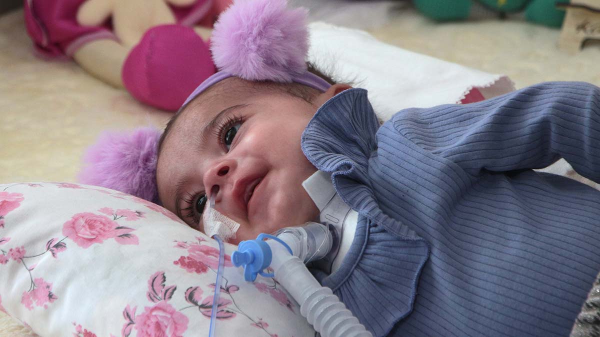 SMA'lı Elif bebeği taşıyan ambulans devrildi