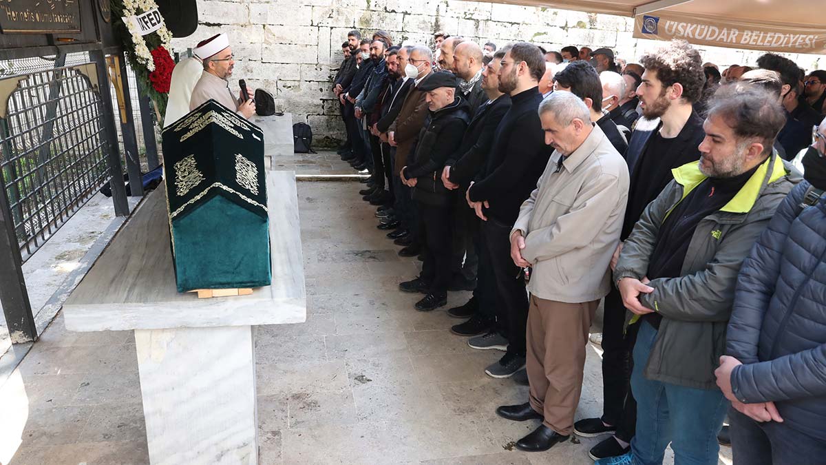 Şair Bülent Parlak son yolculuğuna uğurlandı