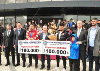 Şampiyon Feyzullah Aktürk, törenle karşılandı