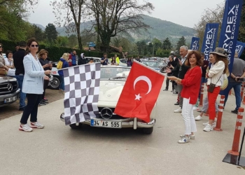 Sapanca’da klasik otomobil yarışı