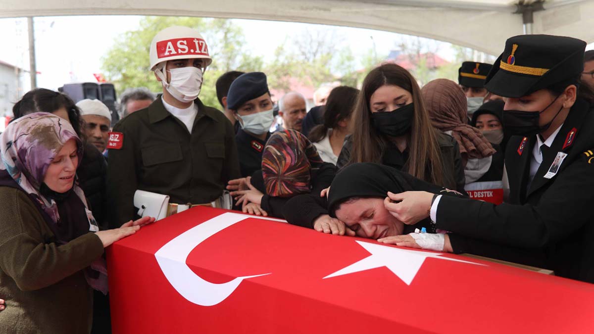 Şehit Uzman Çavuş Kubilay Çon, toprağa verildi