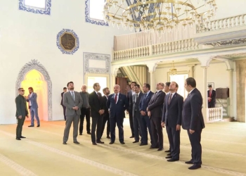 Şentop, Üsküp'te tarihi mekanları gezdi