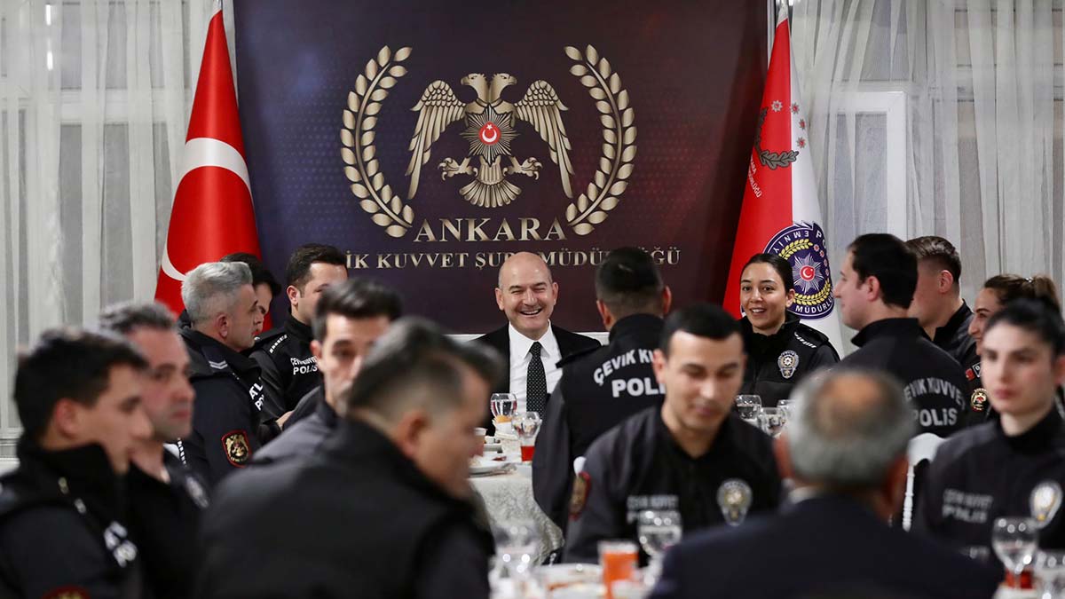 Soylu, Çevik Kuvvet Müdürlüğü'nde iftar yaptı