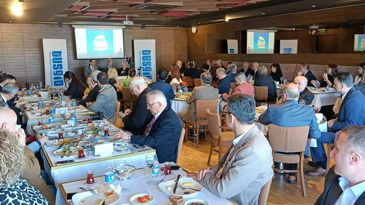 Tuncelili iş insanları i̇stanbul üsküdar’da kahvaltı organizasyonunda bir araya gelerek şehrin ve ülkenin geleceğini konuştu.