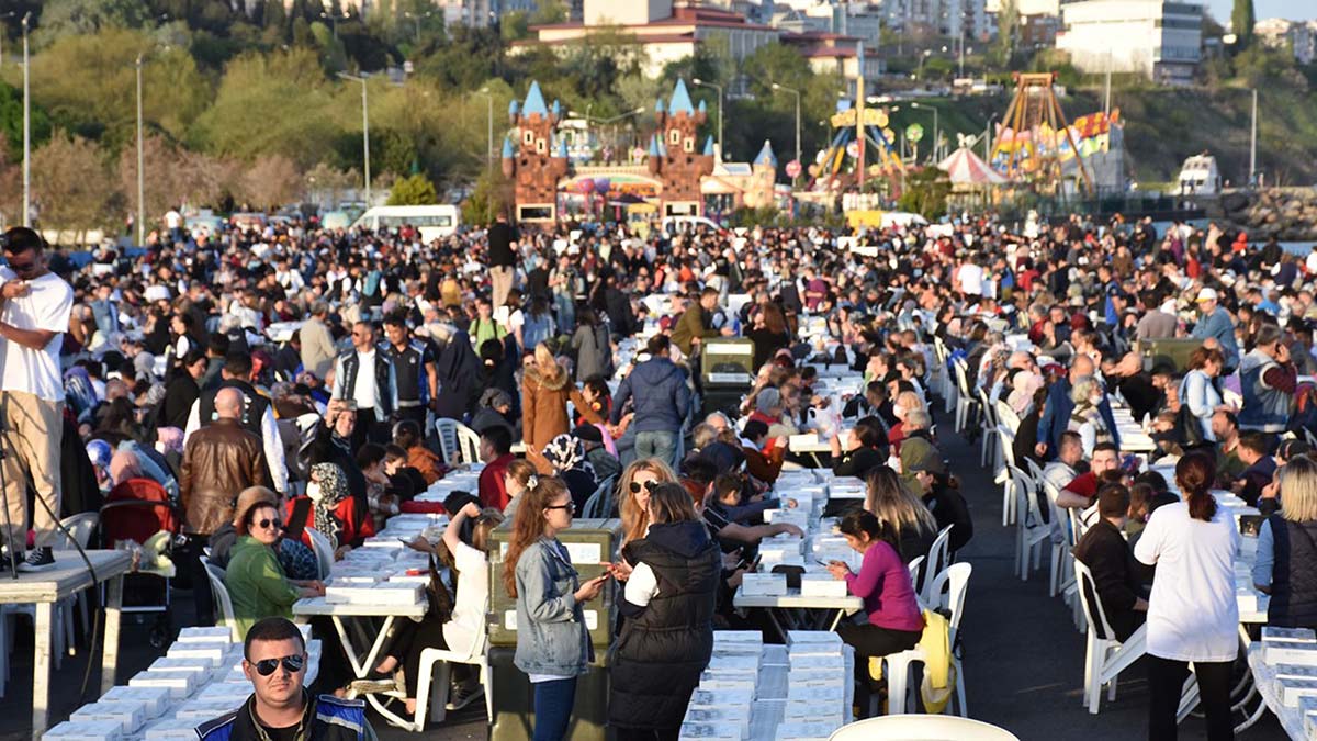 Tekirdağ'da 10 bin kişilik iftar