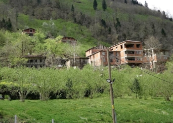 Trabzon'da 8 eve heyelan tahliyesi