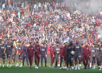 Trabzonspor, taraftarı önünde antrenman yaptı