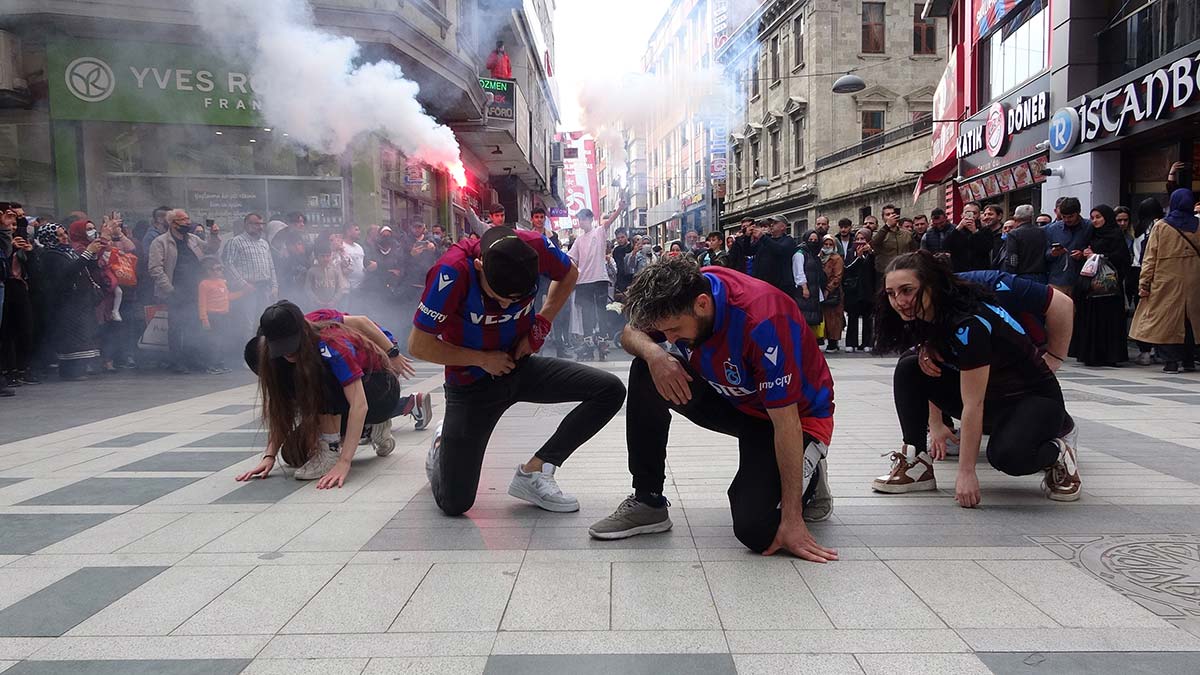 Trabzonun sampiyonluk kutlamalari erken basladi 1 - spor haberleri - haberton