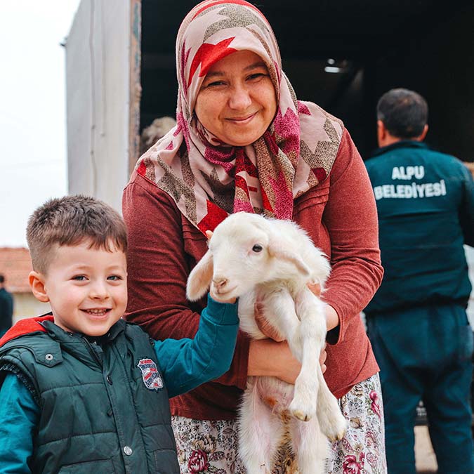 Alpu'da küçükbaş hayvan teslimleri gerçekleştirildi