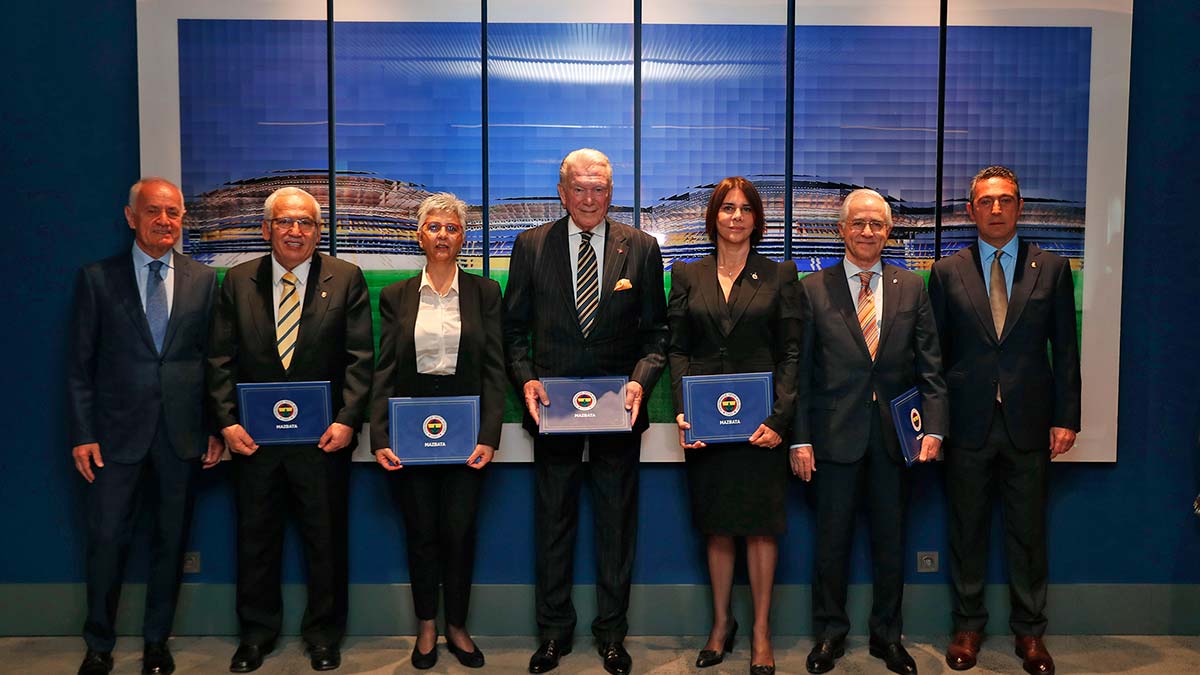 Uğur Dündar ve kurul üyeleri mazbatalarını aldı