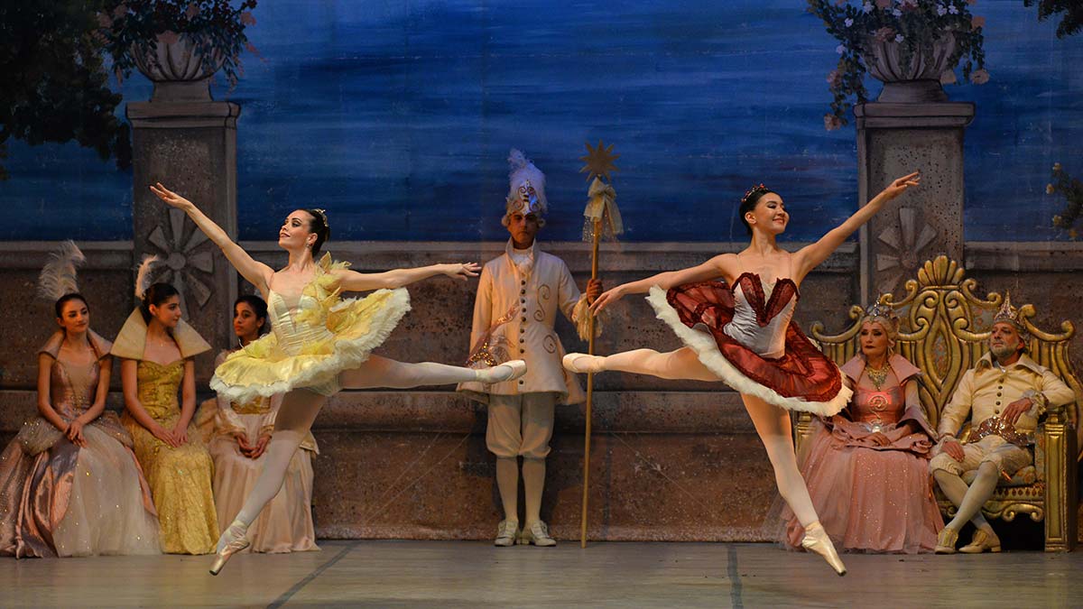 'Uyuyan Güzel' prömiyerle geldi