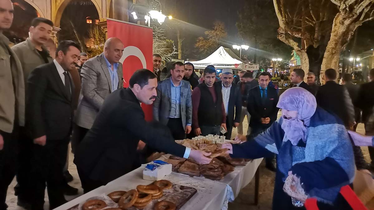 Vali, simitçinin tüm simitlerini satın aldı