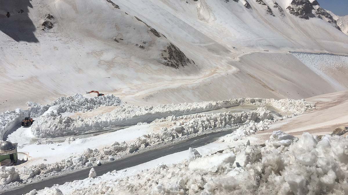 Van- Bahçesaray yolu, 3 ay sonra ulaşıma açıldı