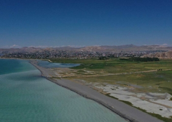 Van Gölü'nde sahil bandı projesi başlatıldı