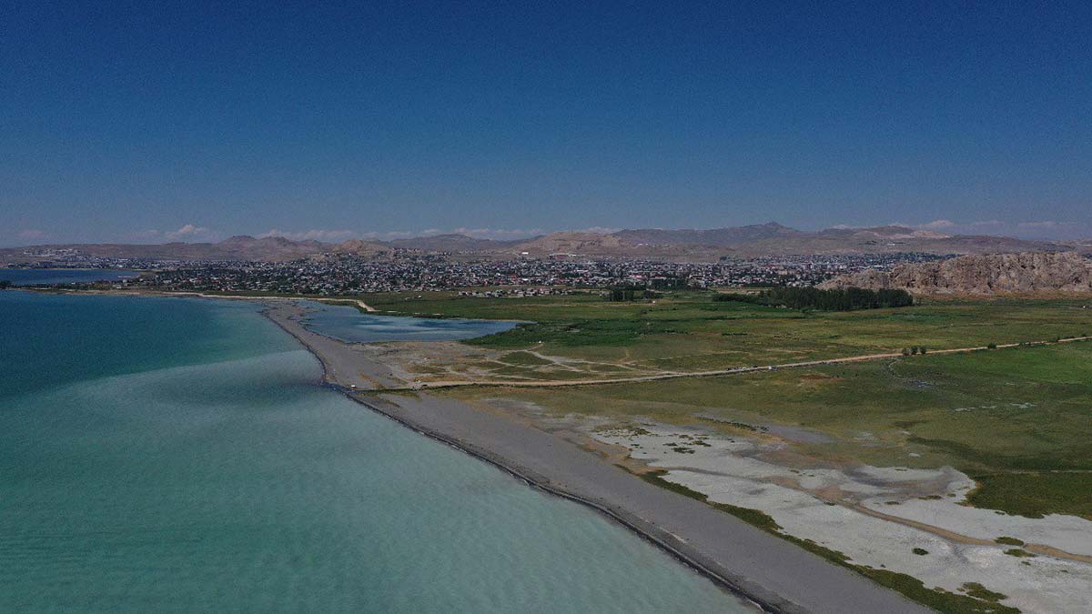 Van Gölü'nde sahil bandı projesi başlatıldı