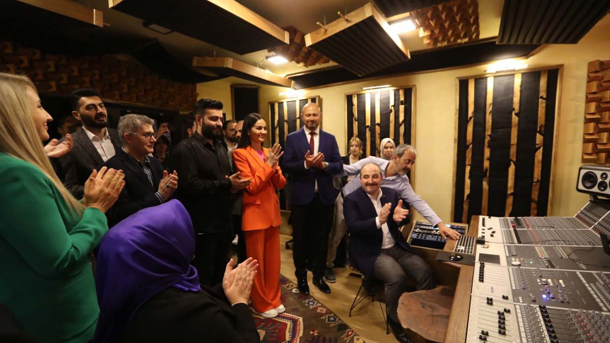 Varank, ISF Studios'ta gençlerle bir araya geldi