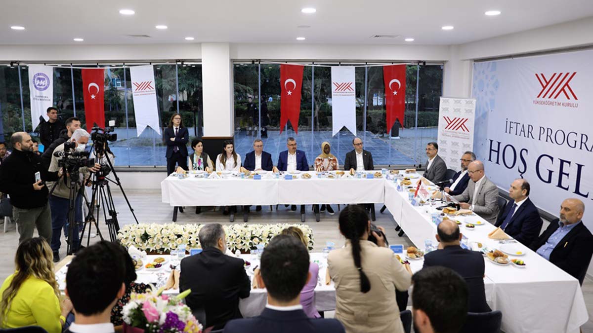 YÖK, yabancı uyruklu öğrencilerle iftar yaptı