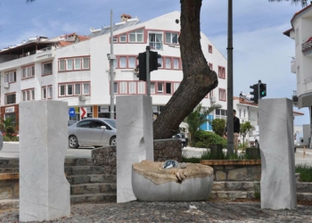Fikir Sağlığı Heykeli'ne saldırı