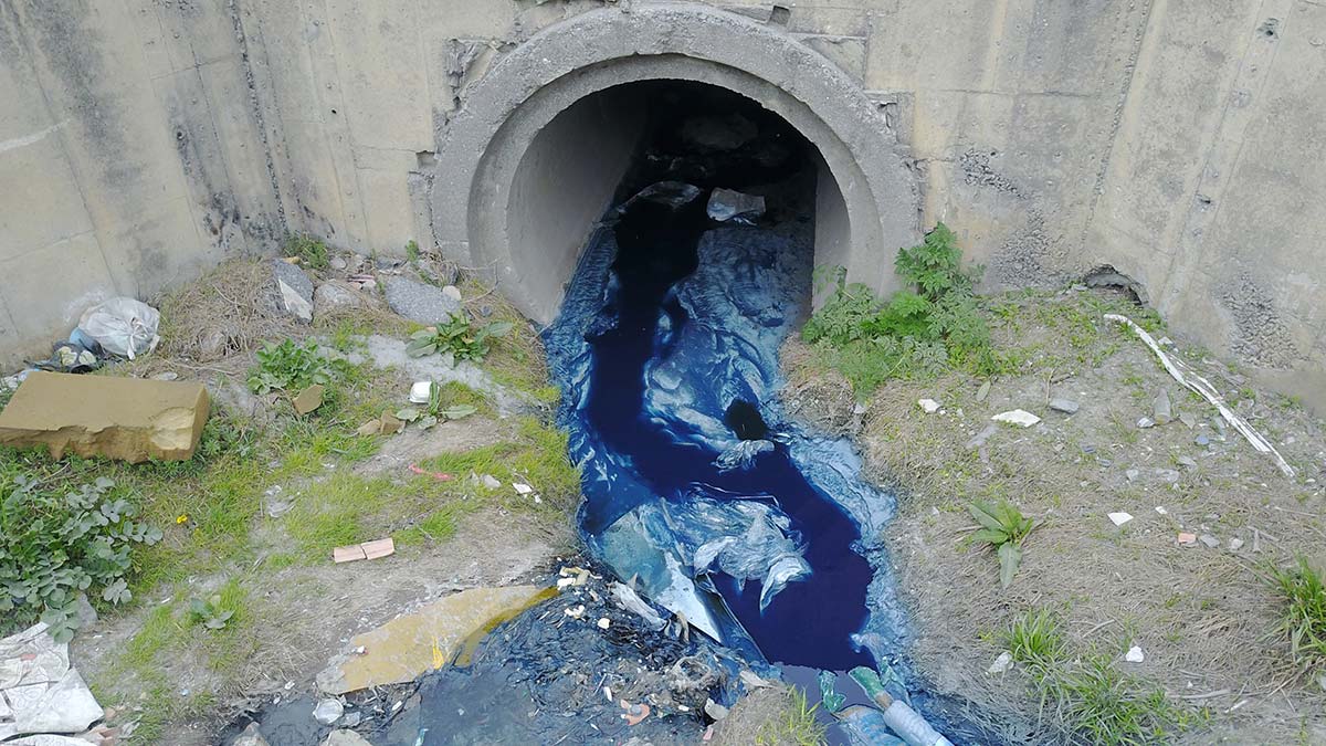 Alibeyköy Barajı'na uzanan dere zehir akıyor