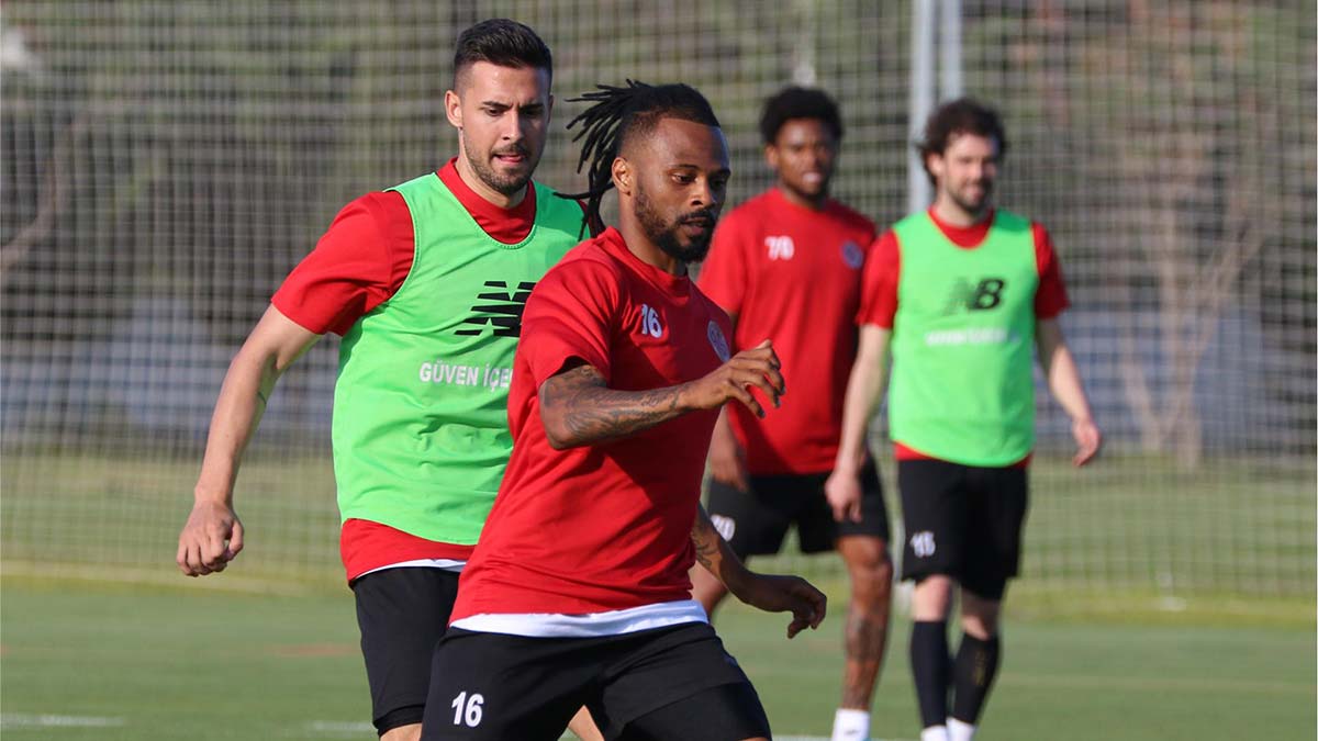 Antalyaspor Trabzonspor'la mücadeleye 4 eksikle gidecek