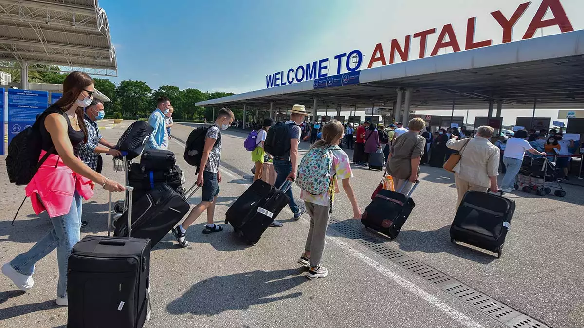 Antalya'ya gelen turist sayısı 1 milyonu aştı