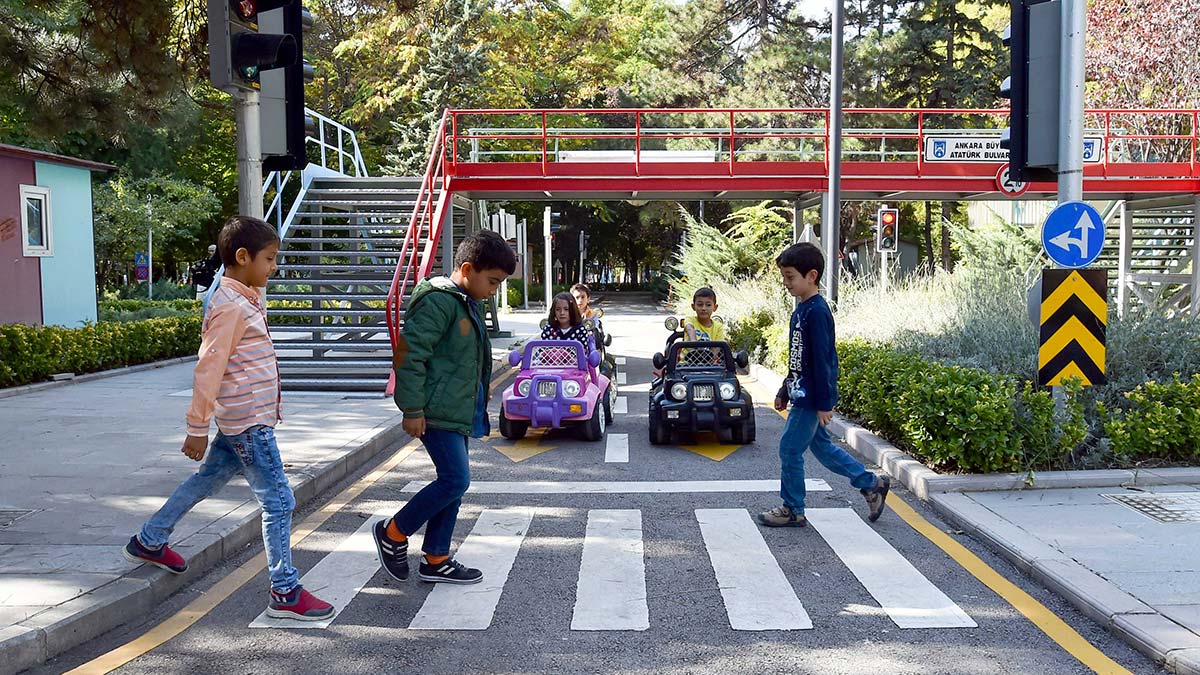 Başkentli çocuklar trafik eğitim pistinde