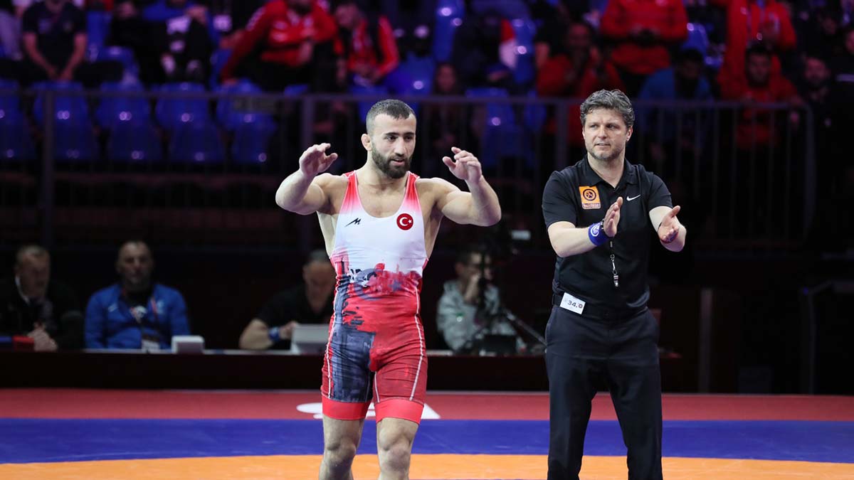 Burak Akbudak bronz madalyanın sahibi oldu