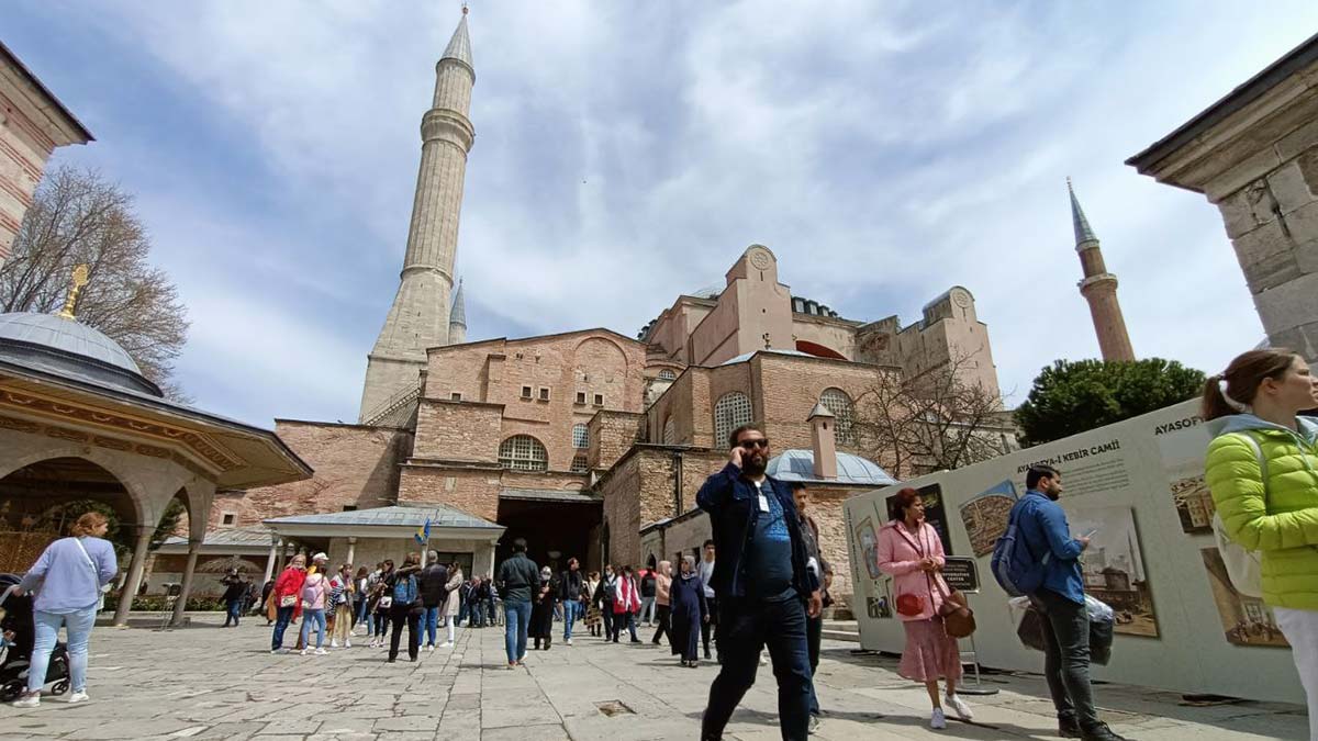 Ayasofya Camii'nin İmparator Kapısı onarıldı
