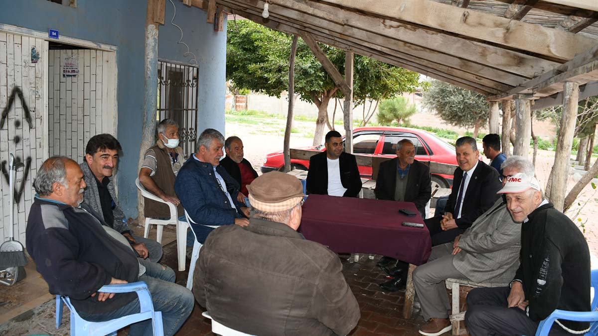 Adana'da köylere giderek çiftçiler ve yetiştiricilerle buluşan CHP Adana Milletvekili Ayhan Barut, deyimdi, gerçek oldu; "Köylünün ocağına incir ağacı diktiler" dedi.