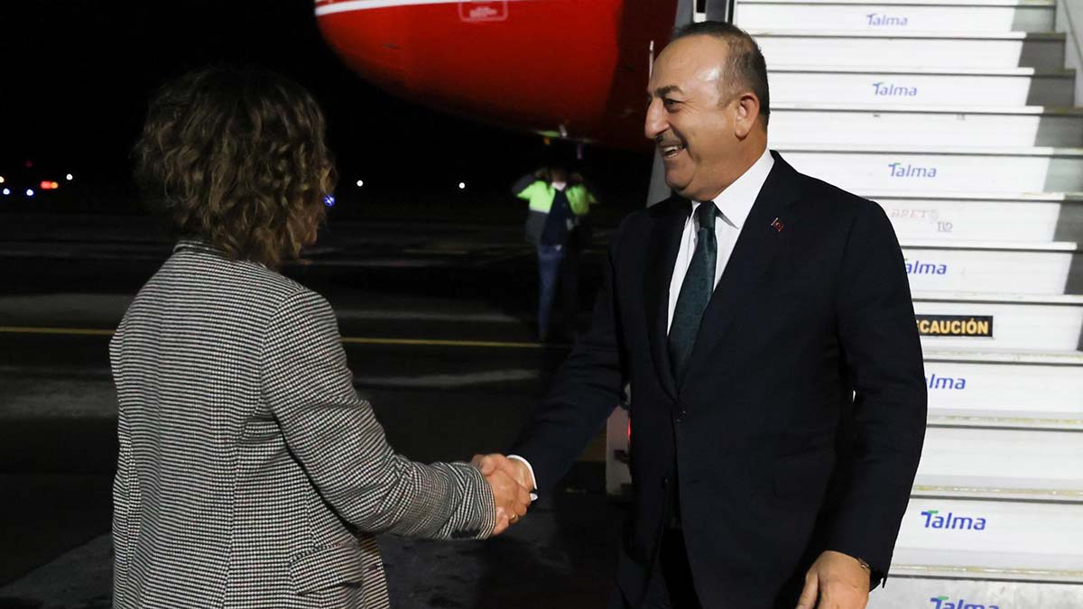 Bakan Çavuşoğlu Ekvador'a gitti