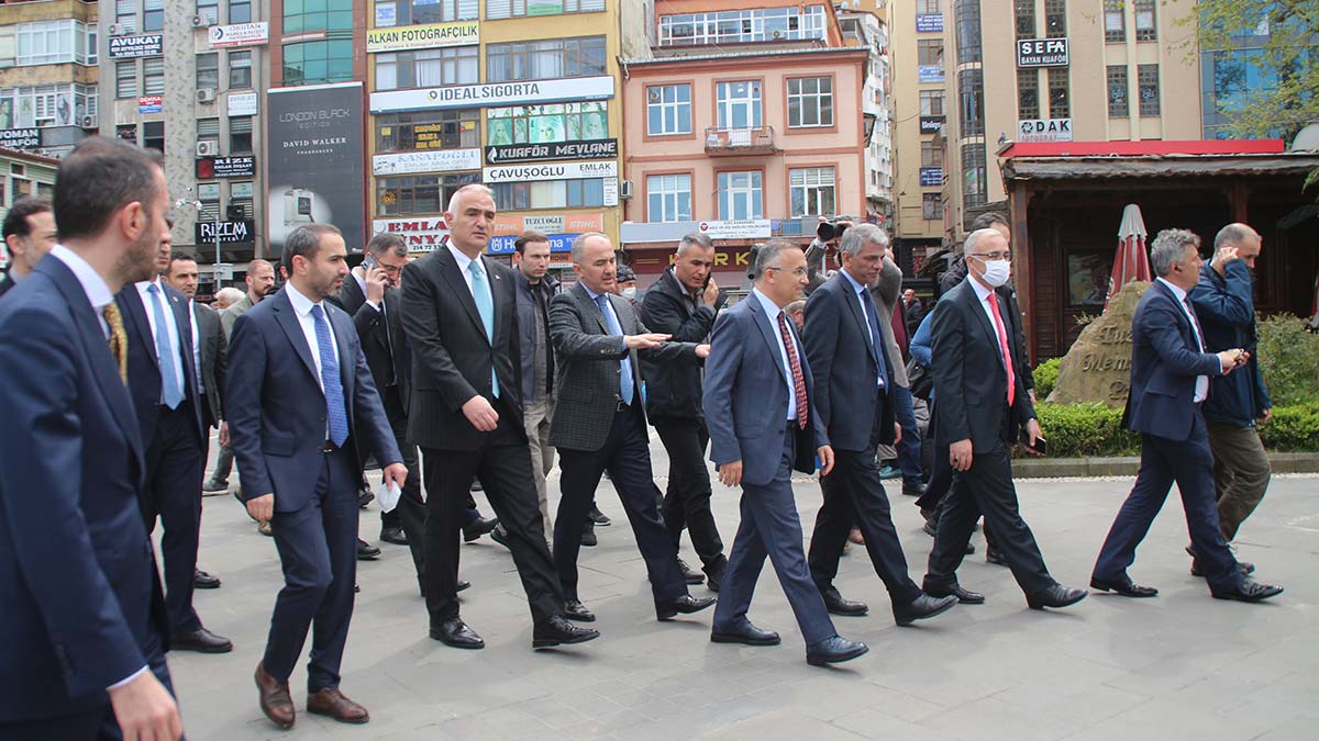 Kültür ve Turizm Bakanı Mehmet Nuri Ersoy, “Bu yıl da turizmde hızlı çıkışlar devam edecek. Özellikle Körfez ülkelerinden bu sene çok ciddi bir artış öngörüyoruz. Şu anda ilk gelen turistler geçen yılın ilk aylarına kıyaslanmayacak kadar yüksek" dedi.