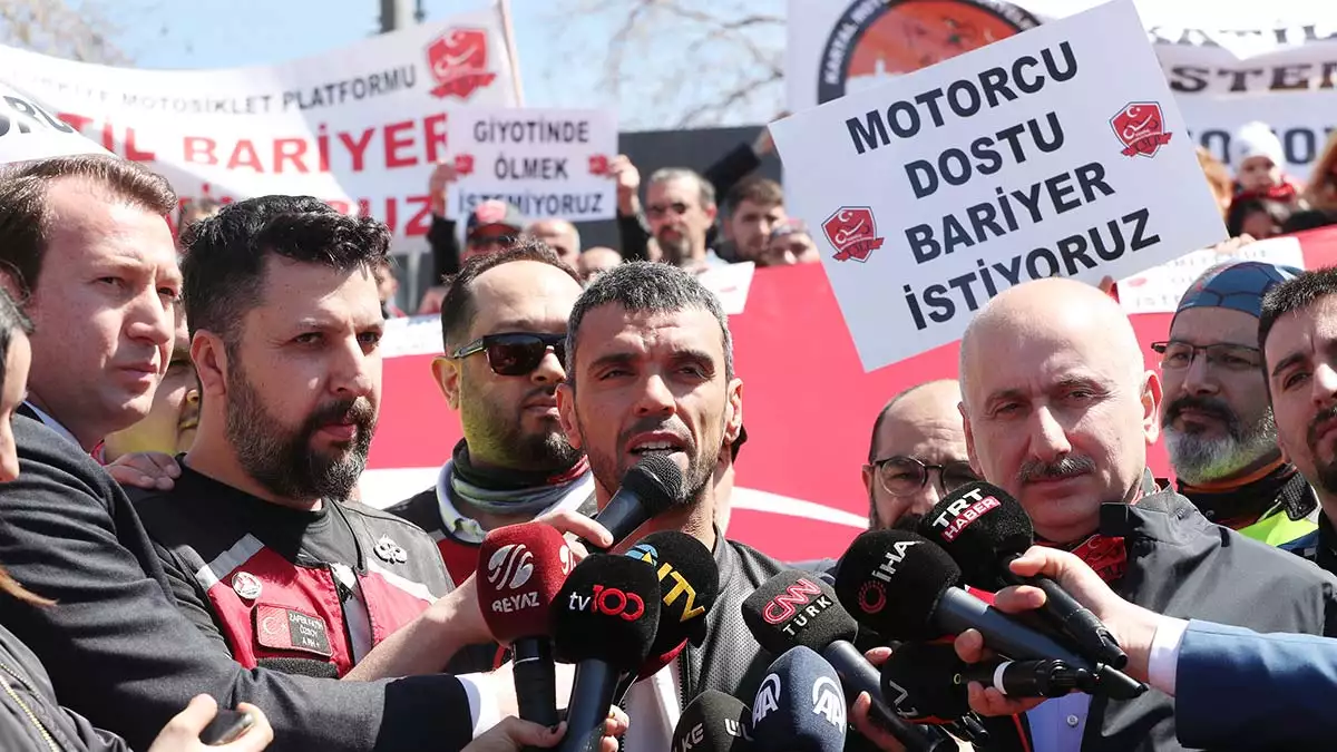 Bakan karaismailoglu bakanligin islettigi tum yollarda motorcu dostu bariyerler olacak 9677 dhaphoto5 - politika - haberton