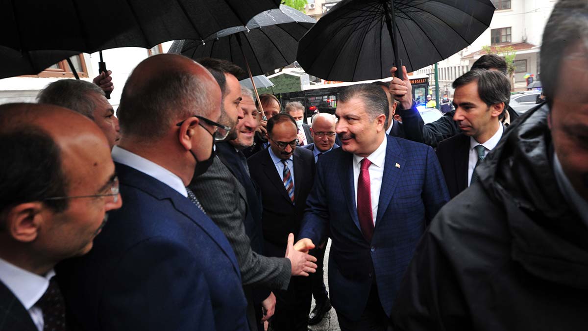 Sağlık Bakanı Fahrettin Koca, "Bu hafta çarşamba günü toplanacak Bilim Kurulu'muzda salgında gelinen noktayı ve mevcut tedbirleri ele alacağız. Kanaatimce Bilim Kurulu'nun en önemli toplantısından biri olacaktır" dedi.