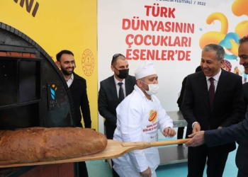 Bakan Özer, Barış Ekmeği Festivali'ne katıldı