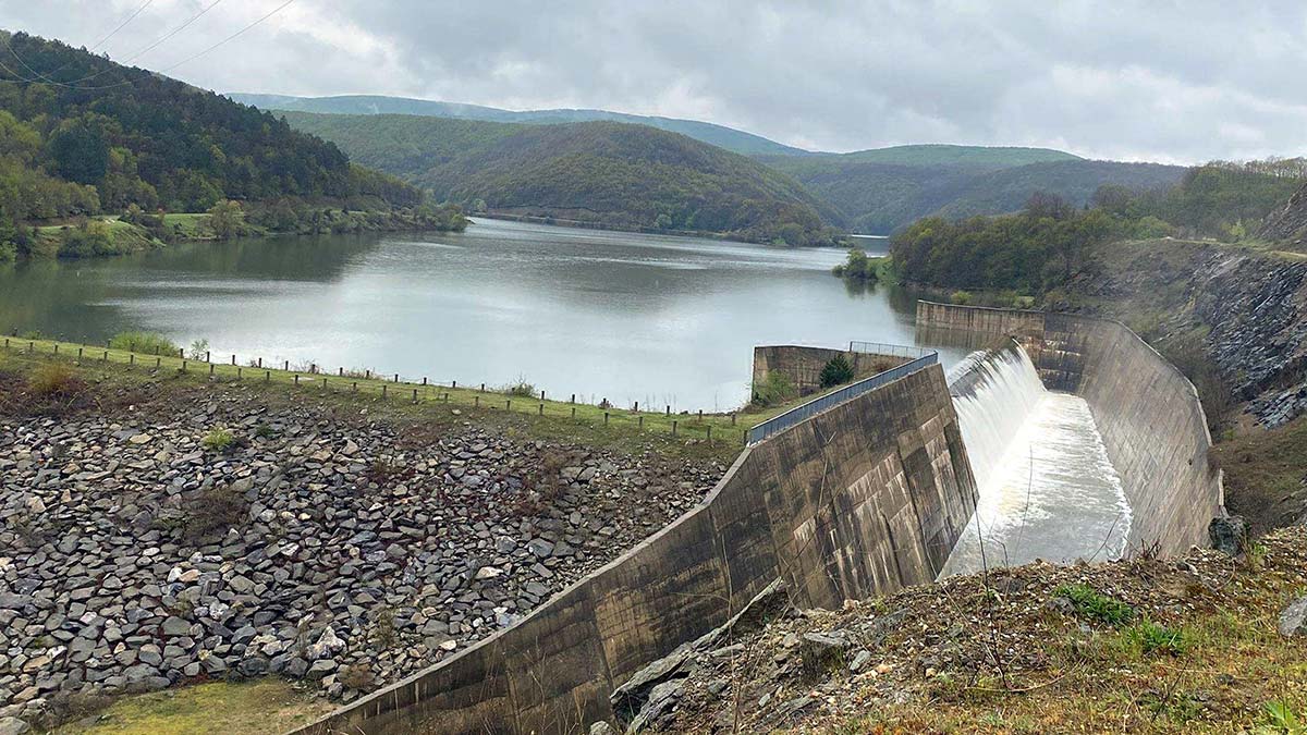Kırklareli'nin Vize ilçesi Kıyıköy beldesinde bulunan Kazandere ve Pabuçdere barajlarında meydana gelen taşkınlarla ilgili İSKİ'den yapılan açıklamada, "Bölgede yaşanan su baskınında idaremizin herhangi bir işletme hatası bulunmamaktadır" denildi.