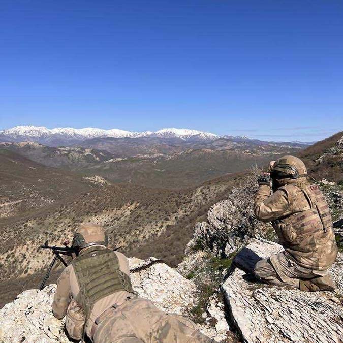 İçişleri Bakanlığı, Batman'da Eren Abluka-3 Şehit Jandarma Uzman Çavuş Cemil Turan ve Diyarbakır Yaylak bölgesinde, 'Eren Abluka-4 Şehit Jandarma Er Mustafa Özkan' operasyonlarının başlatıldığını açıkladı.