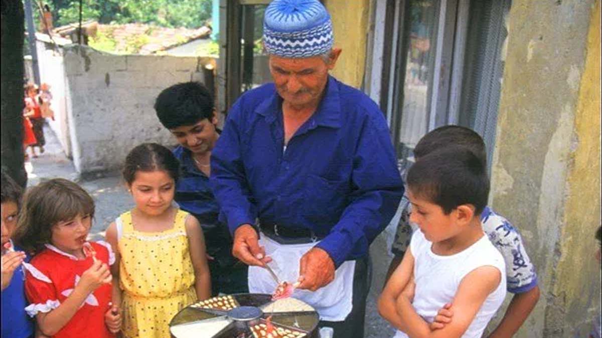 90'larda çocuk olmak susam sokağı demekti. Sürekli kavga eden Edi ve Büdü iştahlı bir kurabiye canavarı aklıma geliyor.