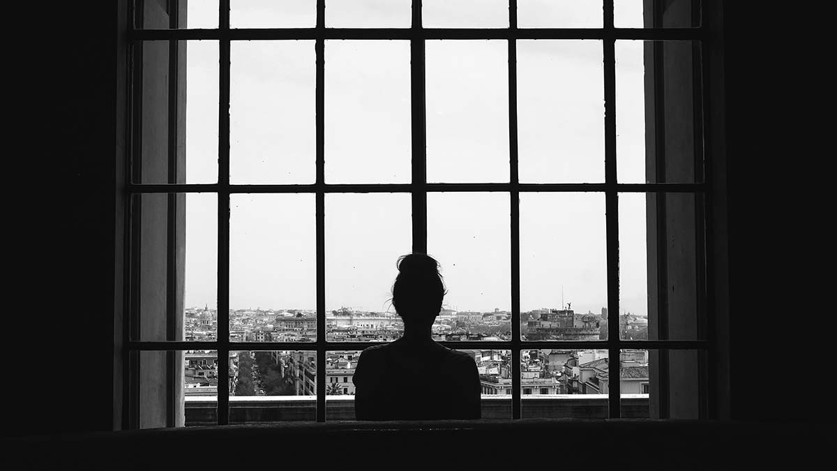 Kraliçe'nin paragrafı!... “Ne kadar az bilirsen o kadar iyi uyursun…” der Gorki; İzahını Satre yapar; “Uyursan gece biter, uyumazsan sen…”