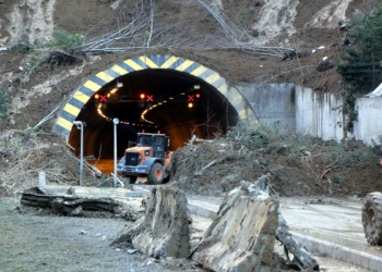 Bolu Dağı tünelinde heyelan; Yol açma çalışmaları sürüyor