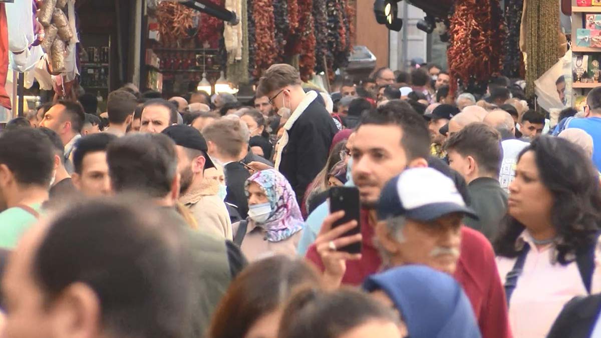 Ramazan alışverişi için Eminönü'nü tercih ettiler
