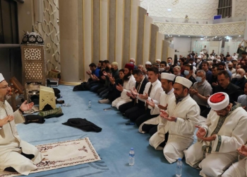 Erbaş DİTİB Köln Merkez Camii'nde namaz kıldırdı