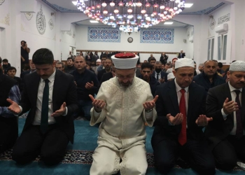 Ali Erbaş, Vilvorde Rahman Camii'nde namaz kıldırdı