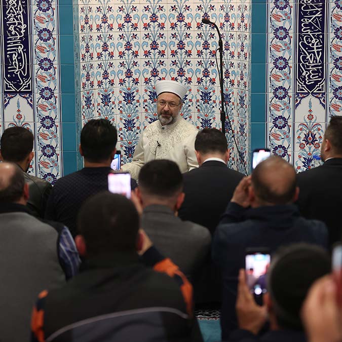 Ali Erbaş, Vilvorde Rahman Camii'nde namaz kıldırdı