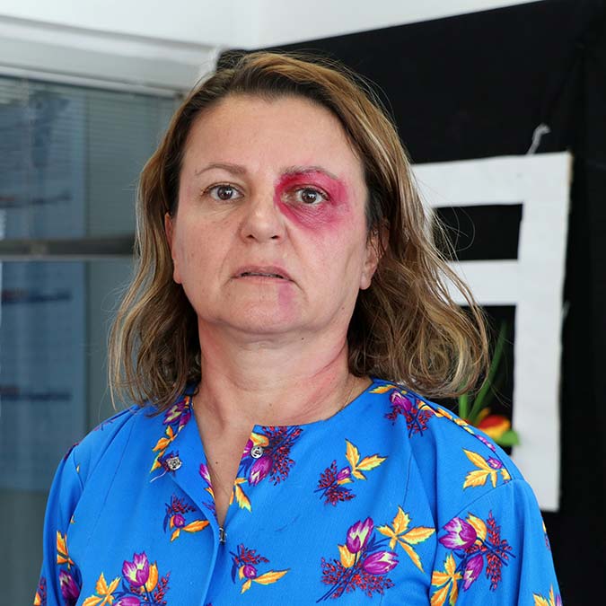 Ev kadınları, 2016 yılında yazar Arif Server Güner'in öldürülen kadınlar için yazdığı 'Kaç Bahar Kaç' adlı tiyatro oyununu Anneler Günü'nde izleyici ile buluşturacak. 