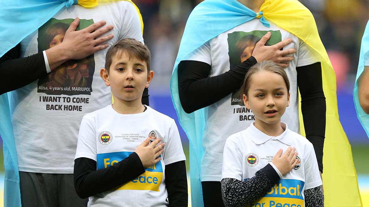 Ülker Stadyumu Fenerbahçe Şükrü Saracoğlu Spor Kompleksi'nde saat 17:00'de başlayan Fenerbahçe-Shakhtar Donetsk maçı 1-0 skorla bitti.