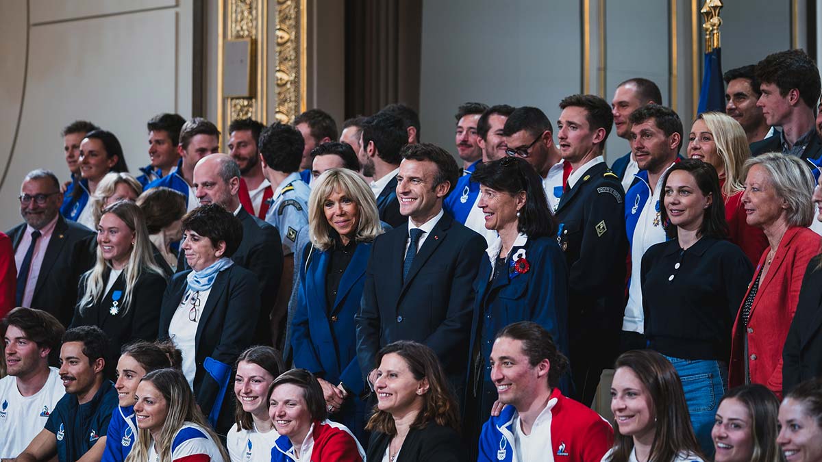 Macron ve Marine Le Pen yarışı başladı
