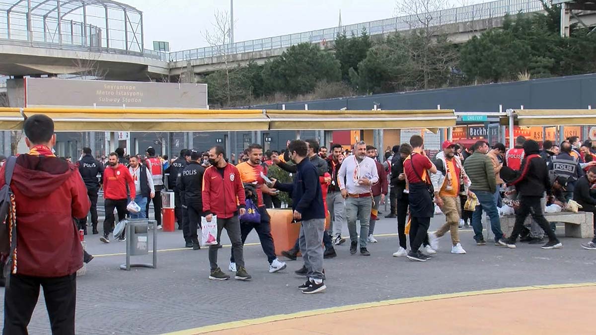 Galatasaraylı taraftarlar seçimin nabzını tuttu