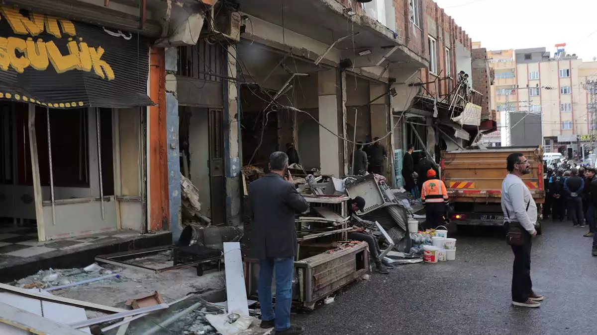 Gaziantep'teki patlamanın bilançosu; 50 iş yeri, 30 ev ve 4 araç hasar gördü. Gaz sıkışması sonucu yaşanan patlamada can kaybı yok.