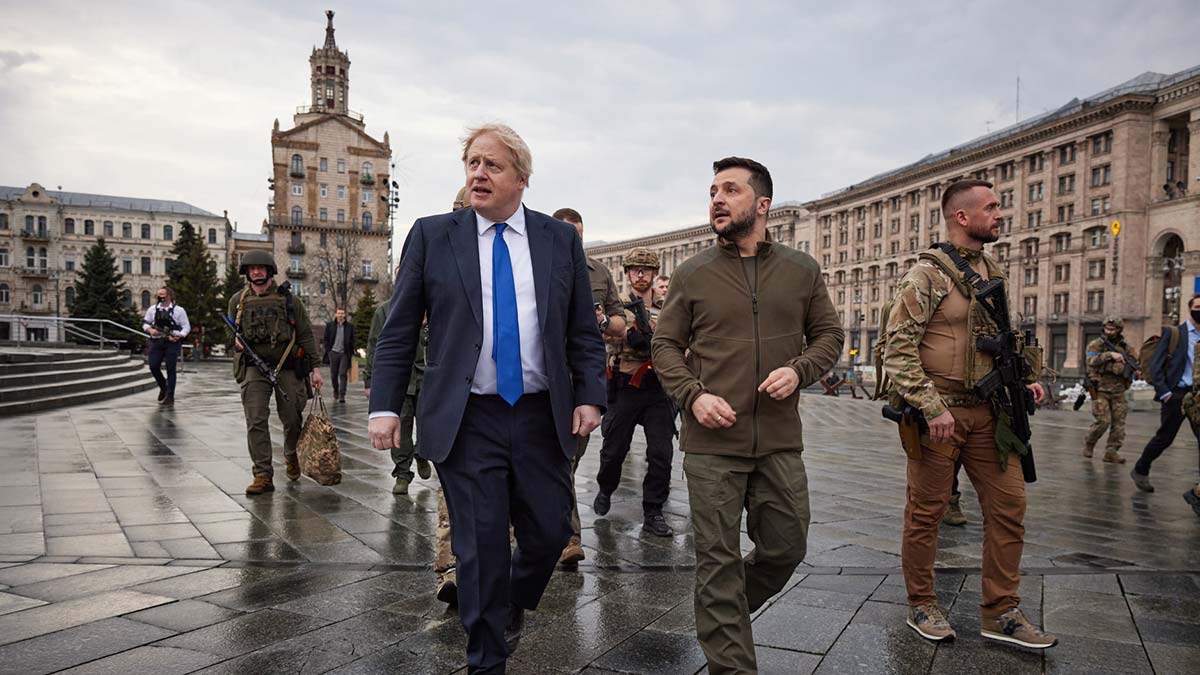 Boris Johnson Kiev sokaklarında gezdi